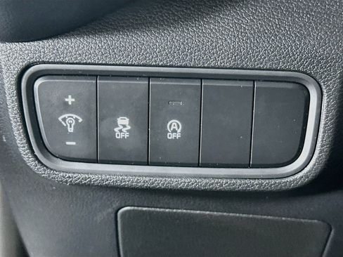 Used 2025 Kia Soul LX w/ LX Technology Package FWD image 17