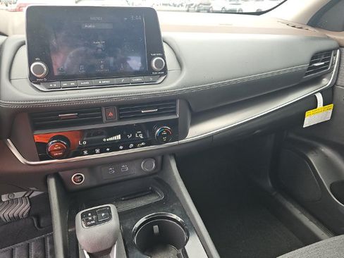 Used 2023 Nissan Rogue SV FWD image 13