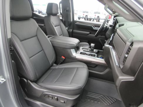 Used 2025 Chevrolet Silverado 1500 LTZ w/ LTZ Premium Package AWD/4WD image 27