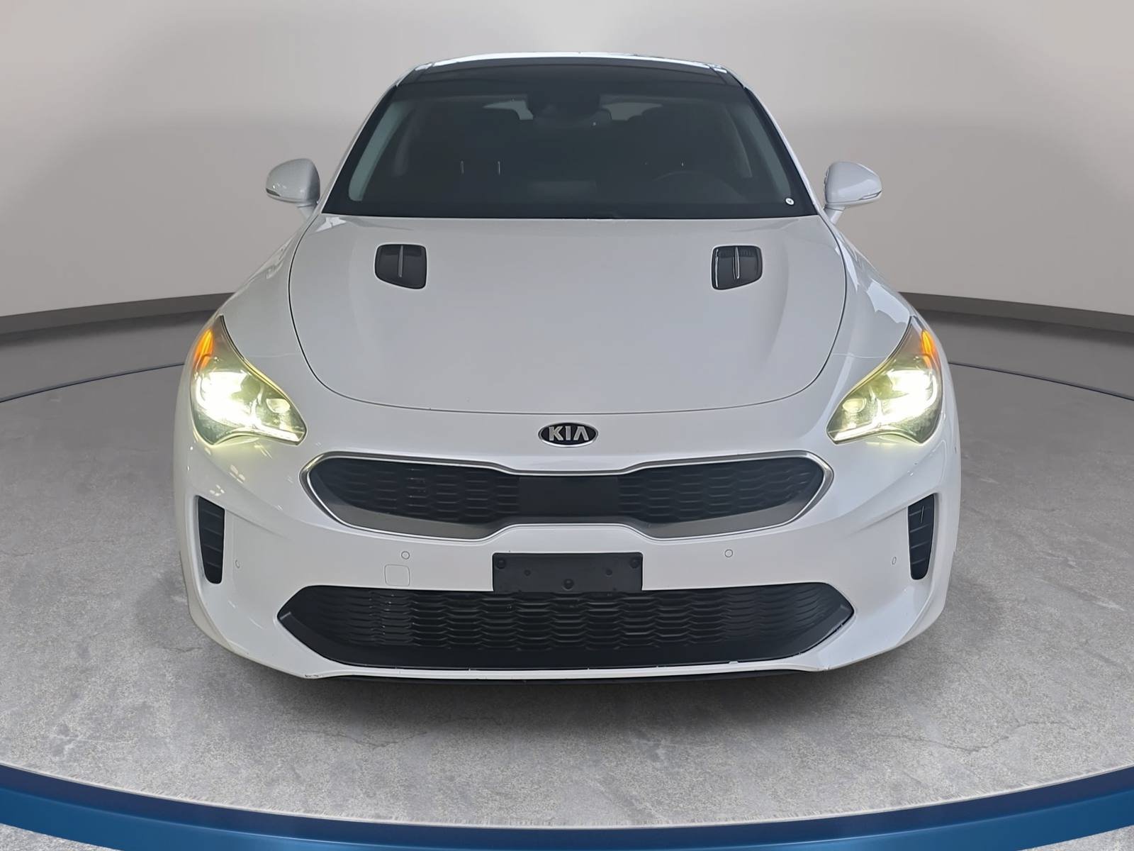 Used 2018 Kia Stinger Premium RWD image 2