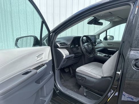 Used 2023 Toyota Sienna LE FWD image 10