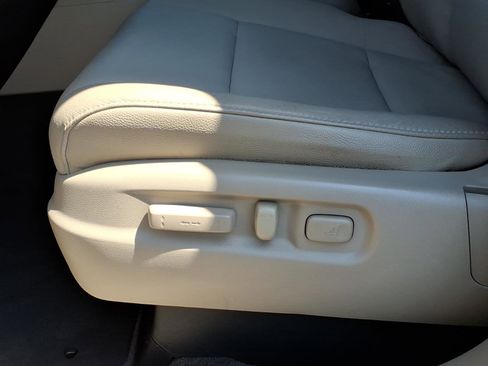 Used 2013 Honda Pilot Touring image 24