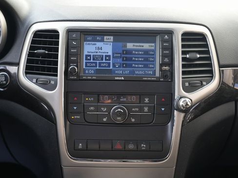 Used 2011 Jeep Grand Cherokee Laredo image 37