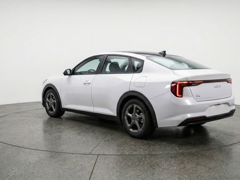 Used 2025 Kia K4 LXS image 6
