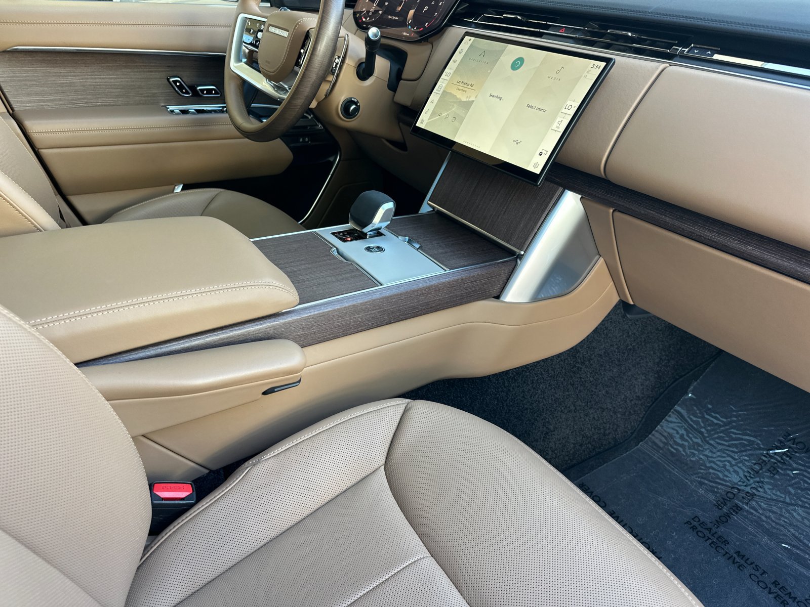 New 2026 Land Rover Range Rover Long Wheelbase SE AWD/4WD image 16