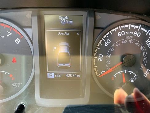 Used 2023 Toyota Tacoma SR image 25