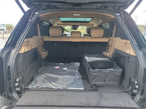 New 2026 Land Rover Range Rover Long Wheelbase SE image 11