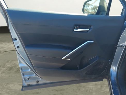 Used 2024 Toyota Corolla Cross XLE image 22