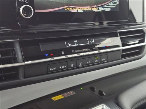 Used 2025 Toyota Sienna LE AWD/4WD image 30