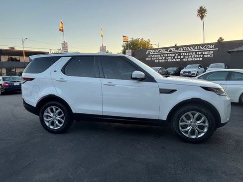 Used 2017 Land Rover Discovery SE image 22