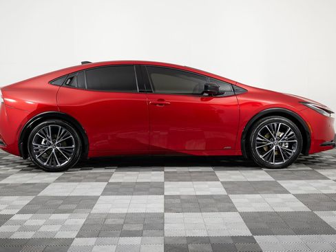 Used 2025 Toyota Prius XLE image 9