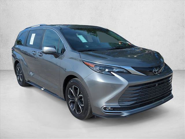 Used 2026 Toyota Sienna Platinum AWD/4WD image 3