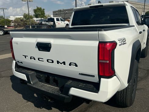 Certified 2025 Toyota Tacoma TRD Off-Road AWD/4WD image 22