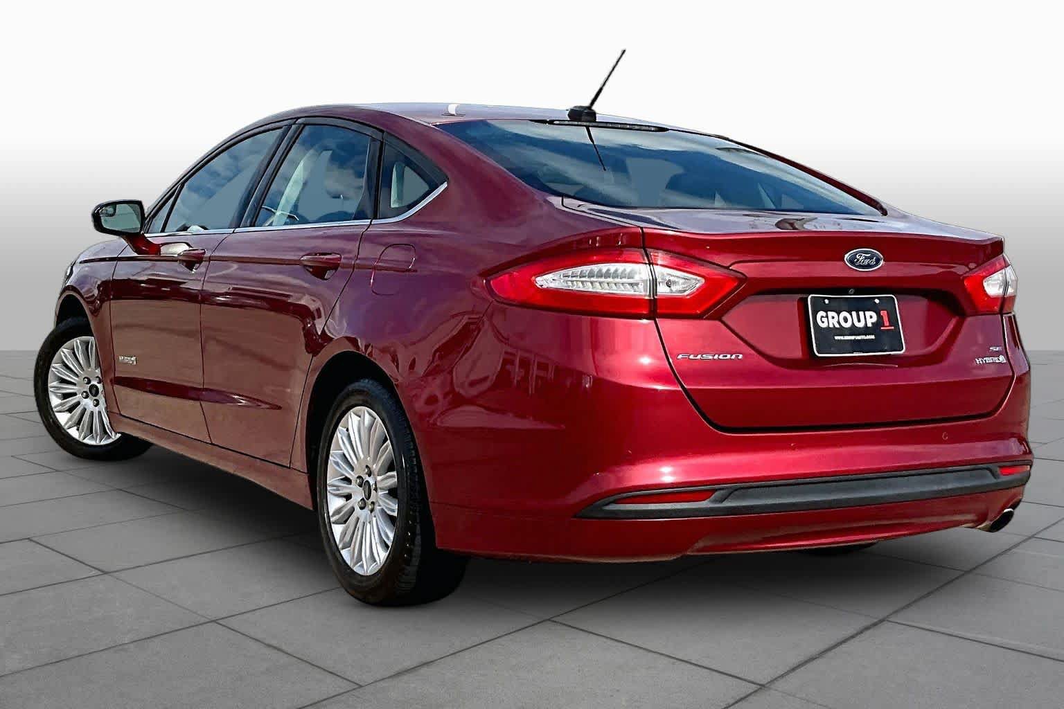 Used 2016 Ford Fusion SE FWD image 12