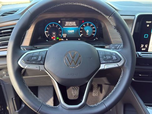 New 2026 Volkswagen Atlas SE FWD image 17