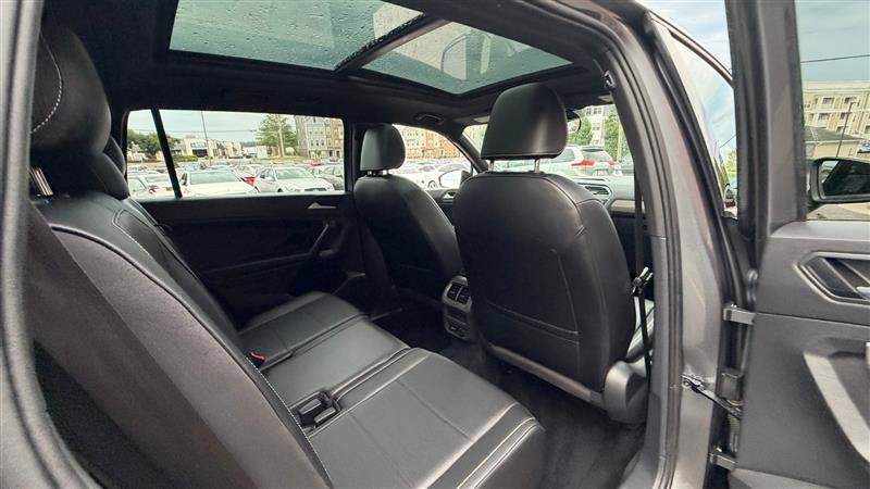 Used 2021 Volkswagen Tiguan SE R-Line AWD/4WD image 19