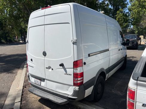Used 2017 Mercedes-Benz Sprinter 2500 image 3