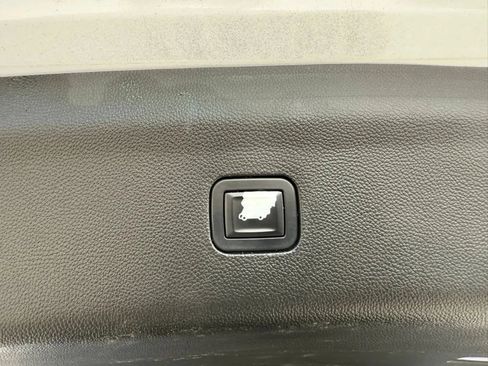 Used 2018 Buick Enclave Essence FWD image 33