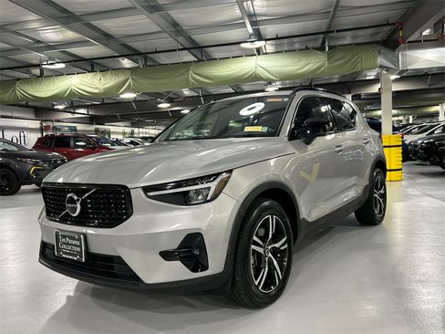 Certified 2023 Volvo XC40 B5 Plus w/ Protection Package image 5