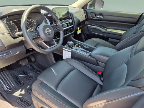 Certified 2025 Nissan Pathfinder SL FWD image 21