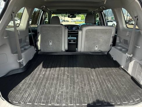 Used 2019 Toyota Highlander XLE AWD/4WD image 17