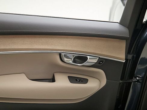 New 2026 Volvo XC90 B6 Plus w/ Protection Package AWD/4WD image 18