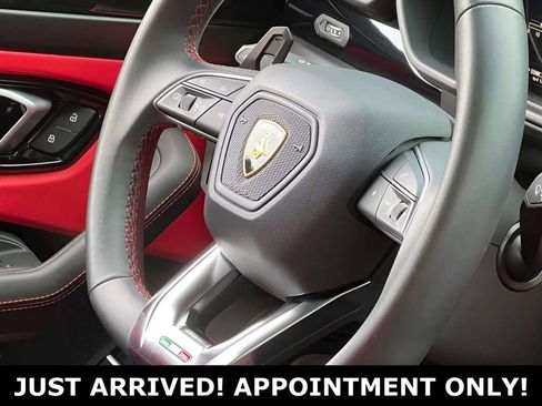 Used 2022 Lamborghini Urus image 32
