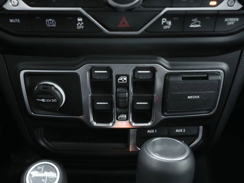 Used 2023 Jeep Wrangler Unlimited Sahara w/ Cold Weather Group image 16