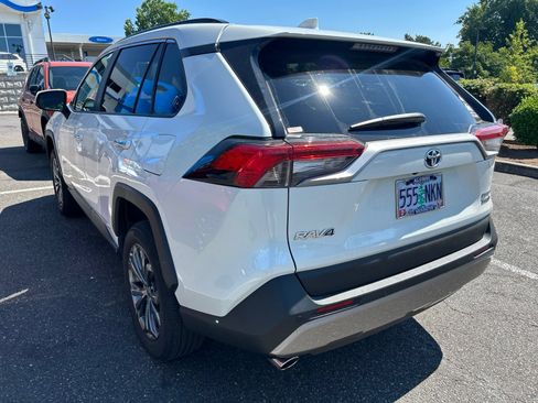 Used 2022 Toyota RAV4 Limited AWD/4WD image 7