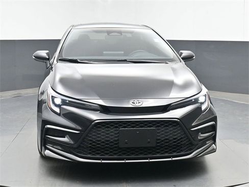 Used 2024 Toyota Corolla SE w/ SE Premium Package image 3