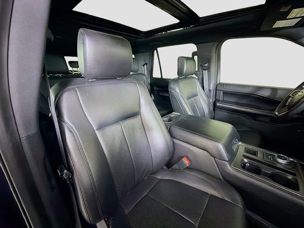 Used 2020 Ford Expedition Max XLT w/ Equipment Group 202A RWD image 32