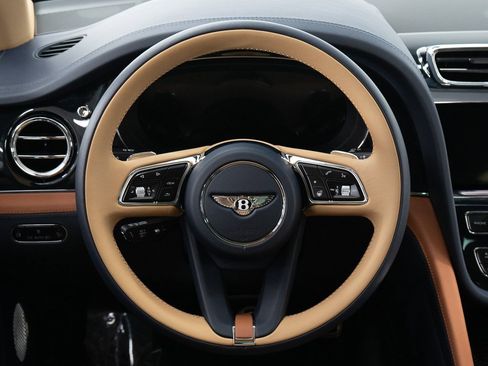 Certified 2025 Bentley Bentayga Extended Wheelbase image 31