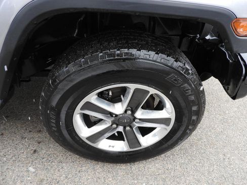 Used 2019 Jeep Wrangler Unlimited Sahara image 17