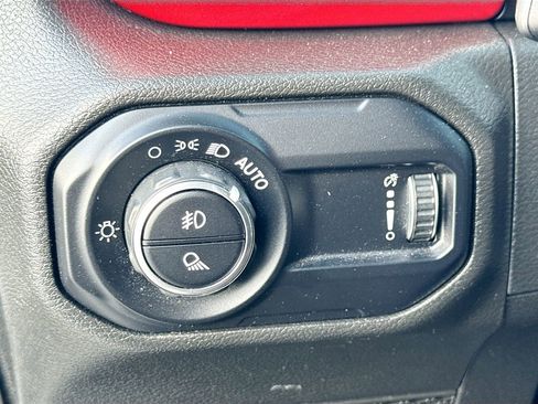 Used 2023 Jeep Gladiator Rubicon w/ LED Lighting Group AWD/4WD image 11