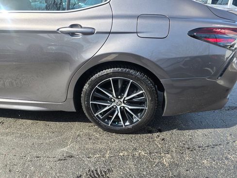 Used 2022 Toyota Camry SE w/ Carpet Mat Package (TMS) image 4