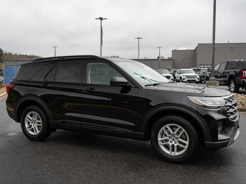 New 2026 Ford Explorer Active RWD image 12
