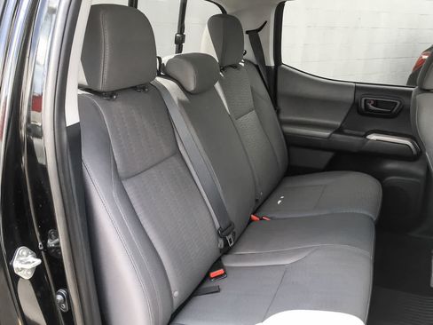 Used 2016 Toyota Tacoma SR5 RWD image 13