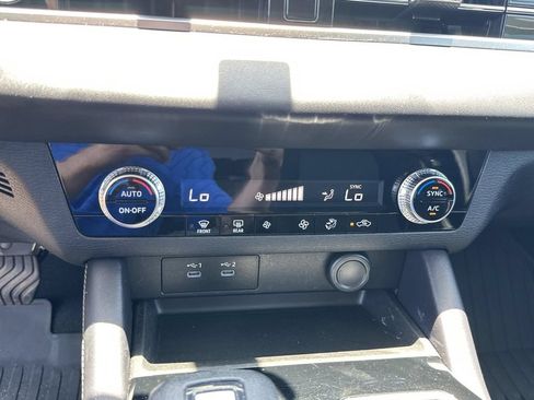 Used 2025 Mitsubishi Outlander ES FWD image 18