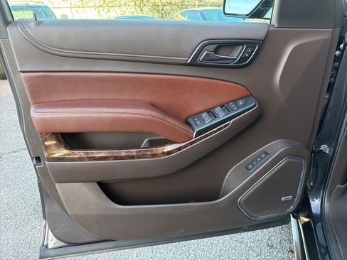 Used 2017 Chevrolet Suburban Premier image 12