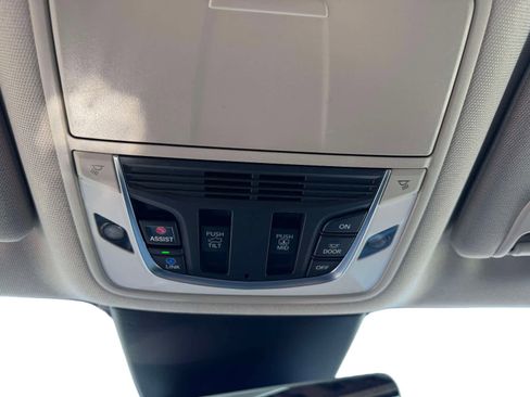 Used 2023 Acura MDX SH-AWD w/ Technology Package image 32