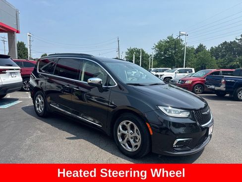 Used 2023 Chrysler Pacifica Limited FWD image 9
