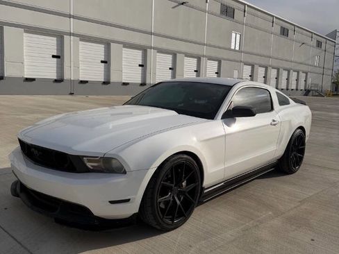 Used 2012 Ford Mustang V6 Premium 2dr Fastback image 1