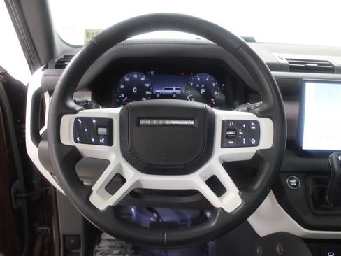 Used 2023 Land Rover Defender 130 SE image 18
