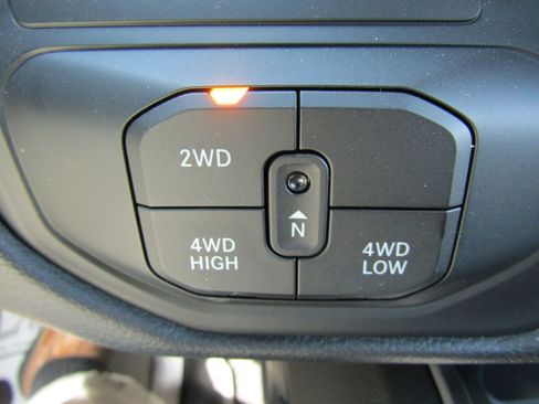 New 2026 RAM 3500 Big Horn AWD/4WD image 44