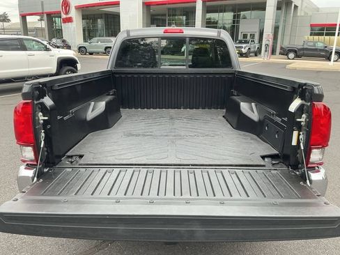 Used 2020 Toyota Tacoma SR5 AWD/4WD image 23
