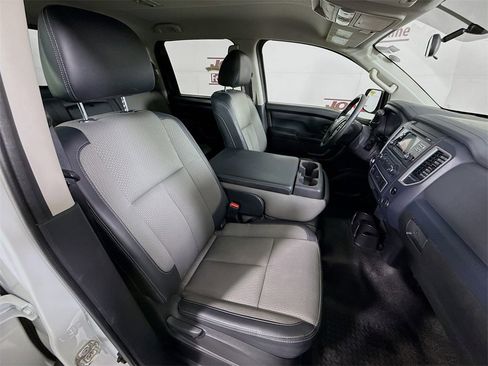 Used 2017 Nissan Titan S image 28