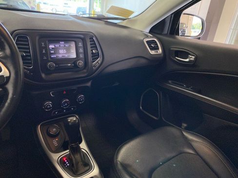 Used 2018 Jeep Compass Latitude w/ Cold Weather Group AWD/4WD image 13