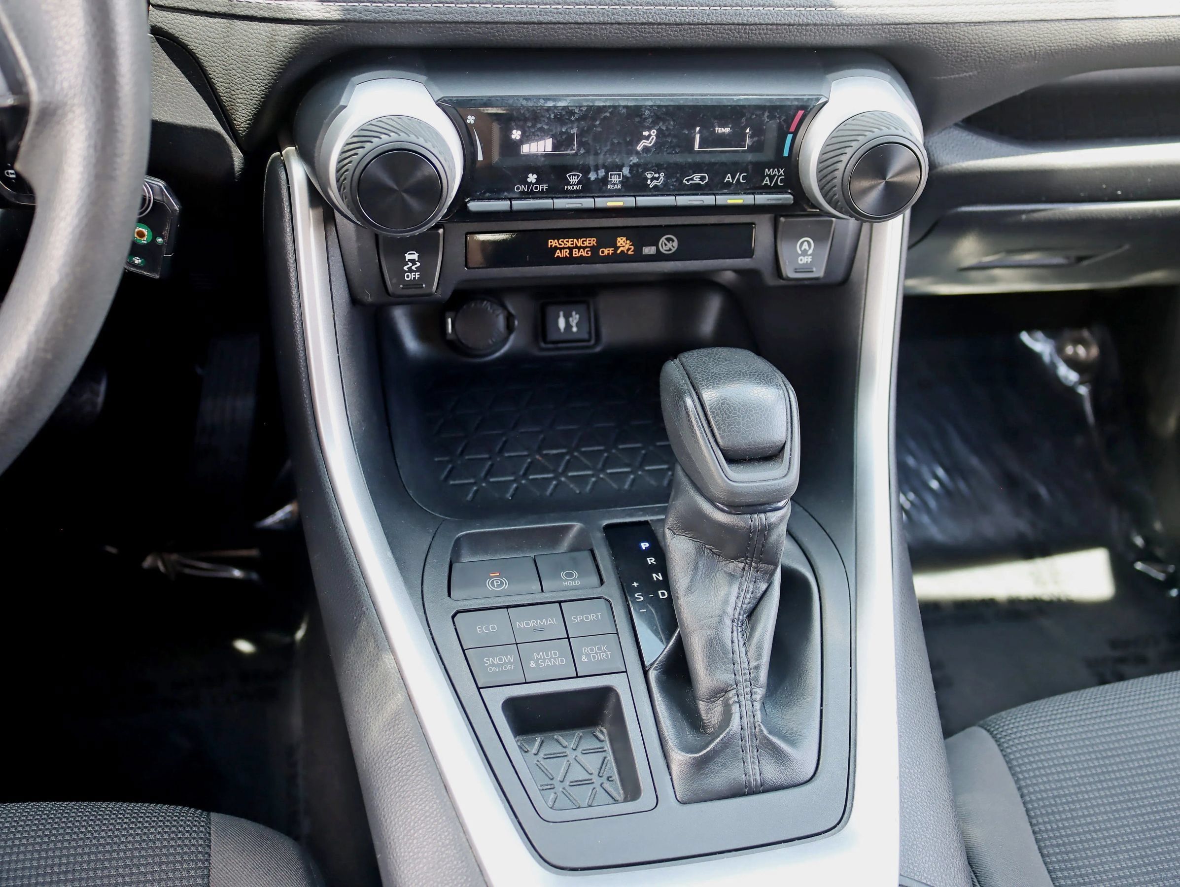 Used 2019 Toyota RAV4 LE w/ All Weather Liner Package AWD/4WD image 24