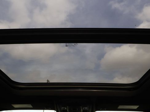 Used 2021 Cadillac Escalade Premium Luxury w/ LPO, Illumination Package image 11