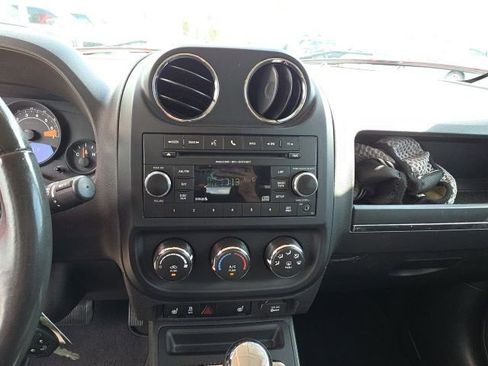 Used 2017 Jeep Patriot Latitude FWD image 17